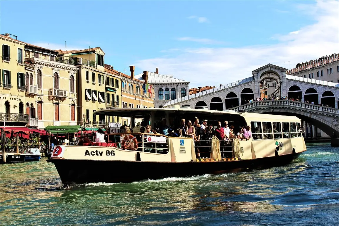 getting around venice in day