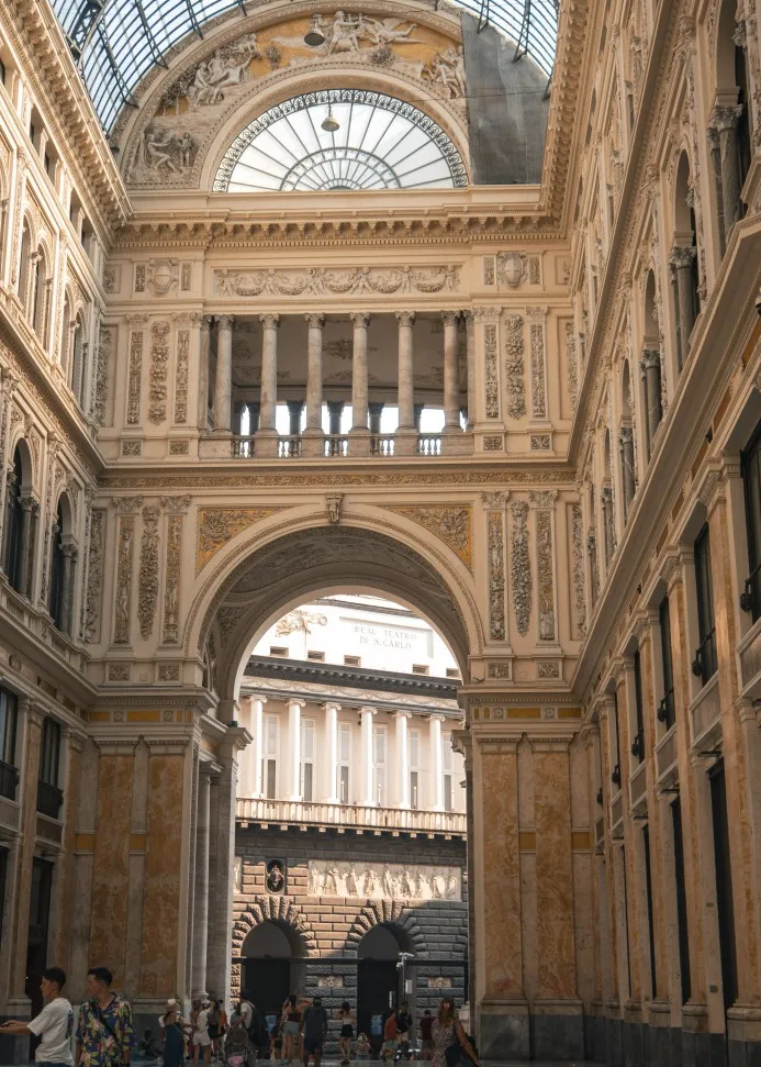 what to see in naples