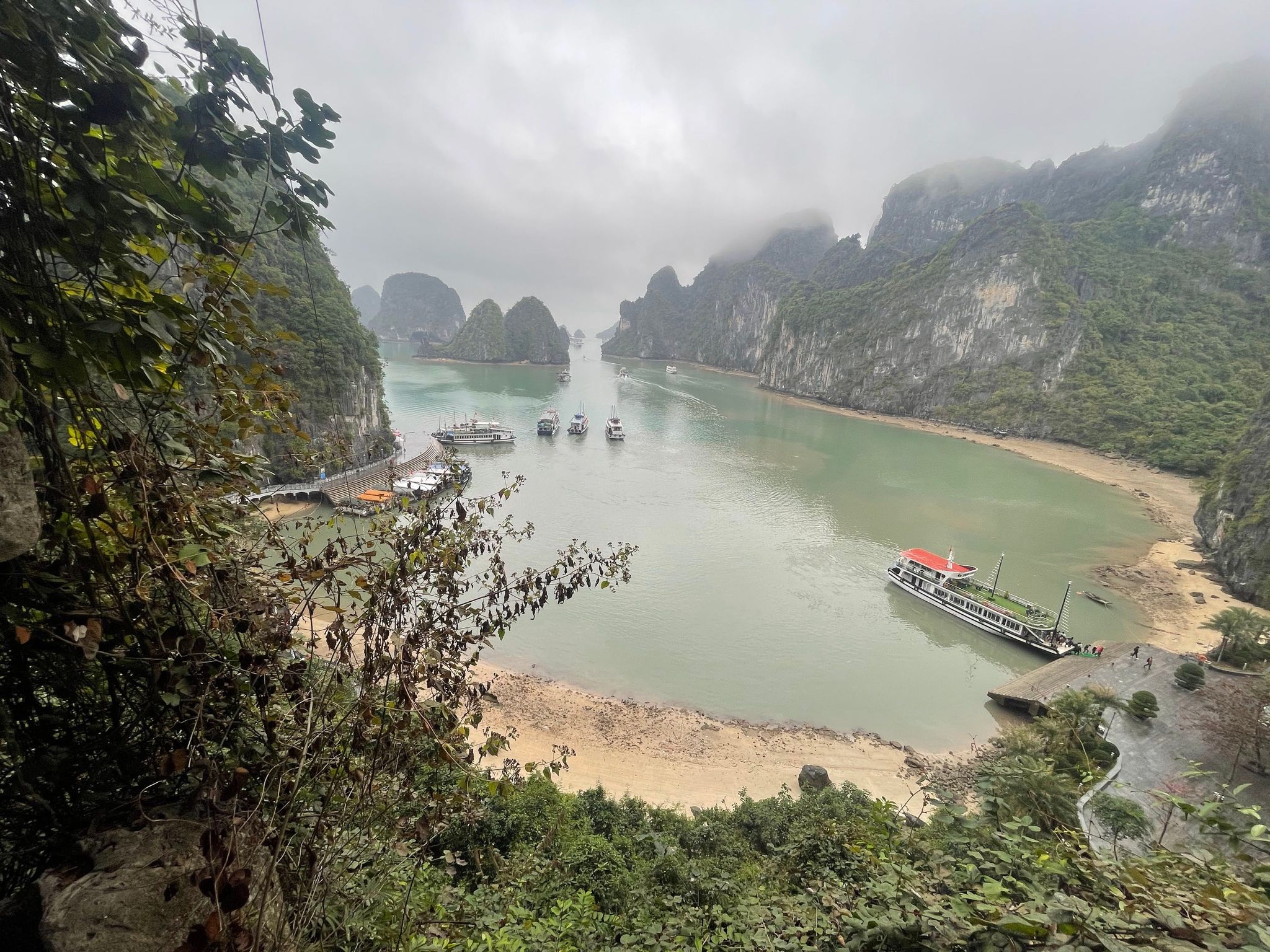 climbing ti top island - halong bay cruise