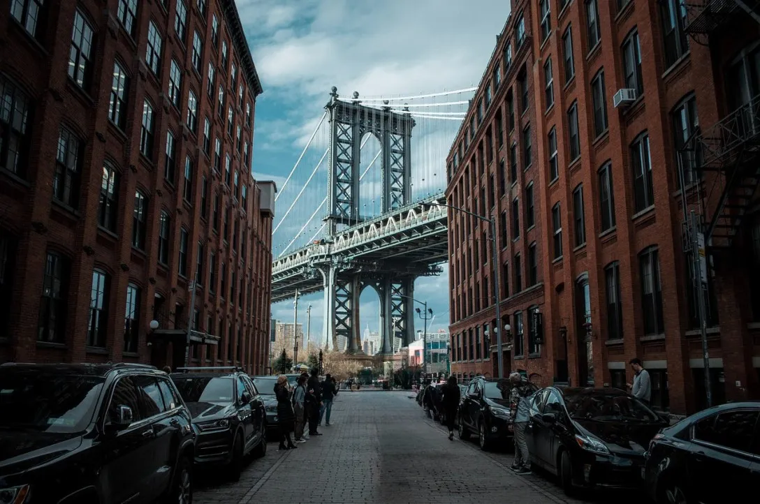 DUMBO BROOKLYN SHOULD BE ON ALL NEW YORK FOR BEGINNERS ITINERARY