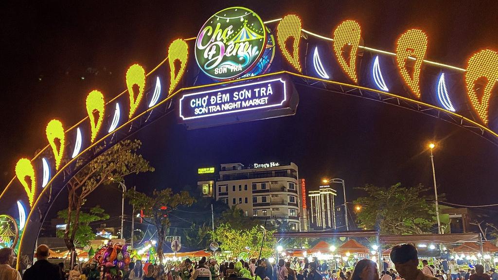 Ch? ?êm S?n Trà Market - best things to do in Da Nang