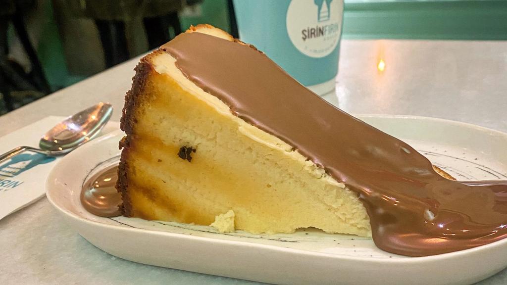 The San Sebastian cheesecake dripping with chocolate