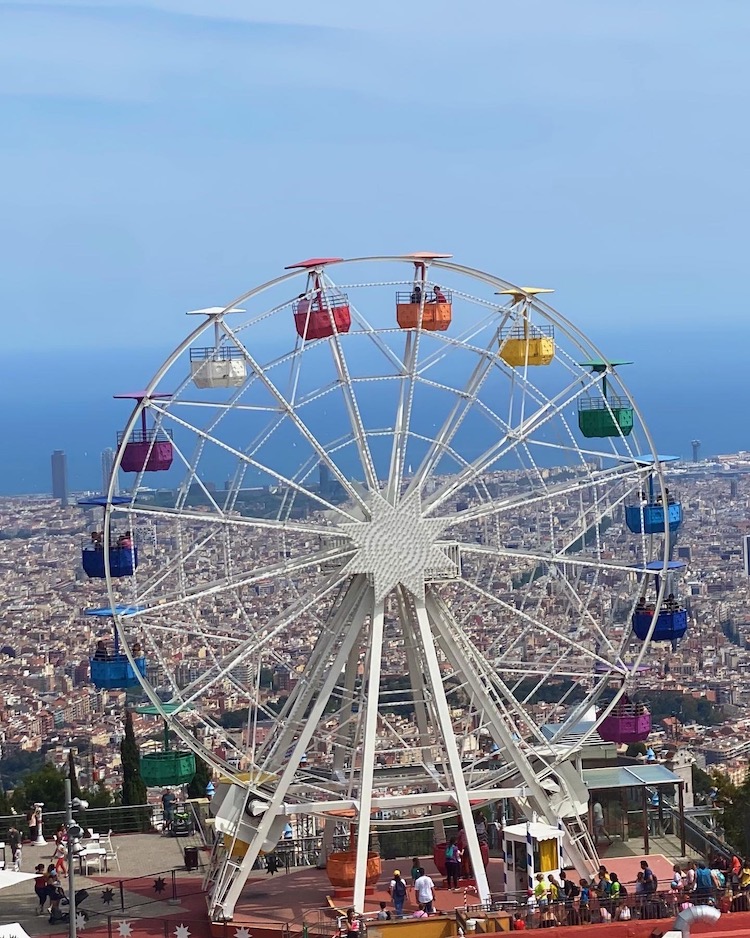 ferris wheel in barcelona