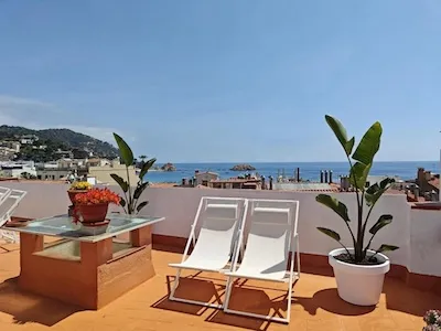 where to stay tossa de mar