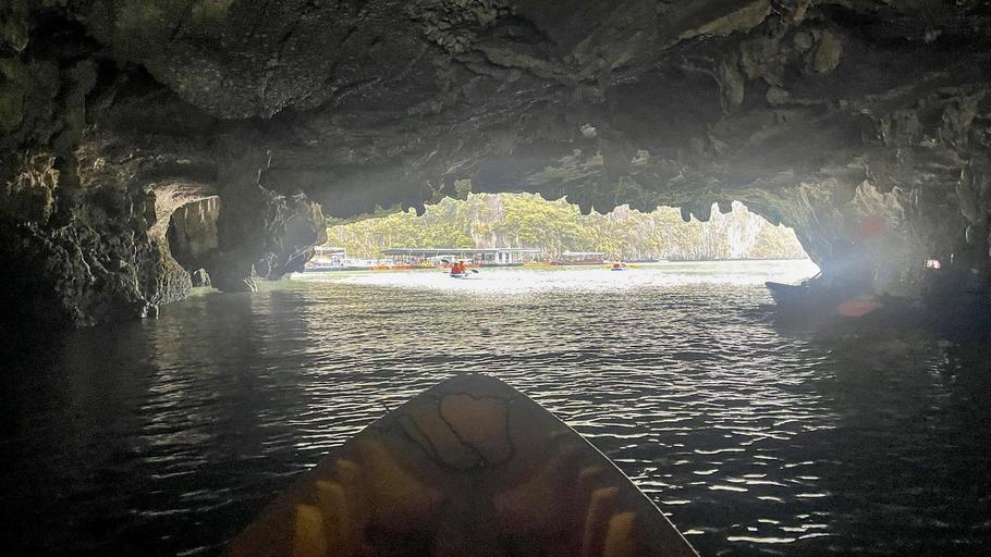 Hang Lu?n in Halong Bay