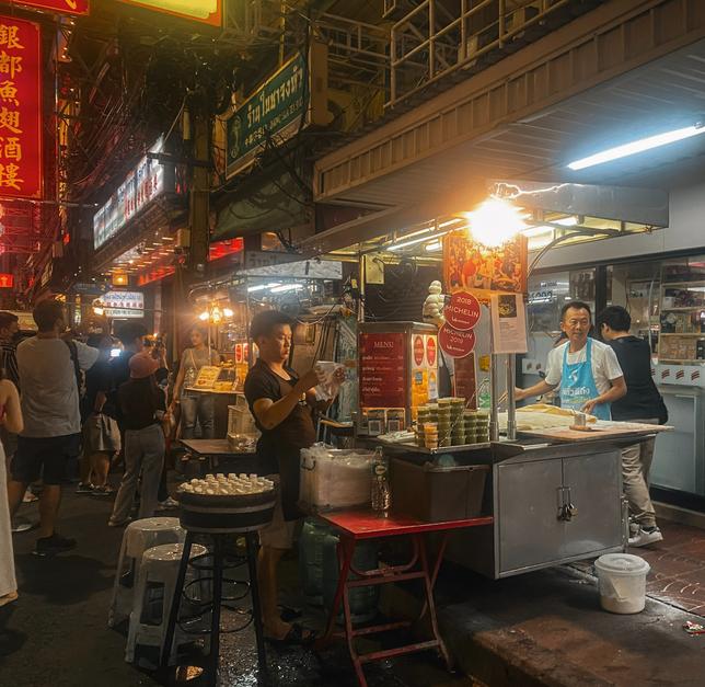 food stalls in Bangkoks Chinatown | 4 day Bangkok itinerary