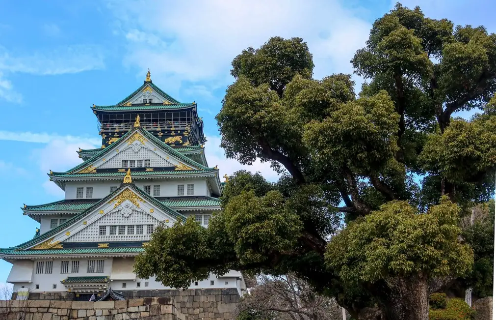 OSAKA CASTLE is one of the best things to o in osaka for first timers 