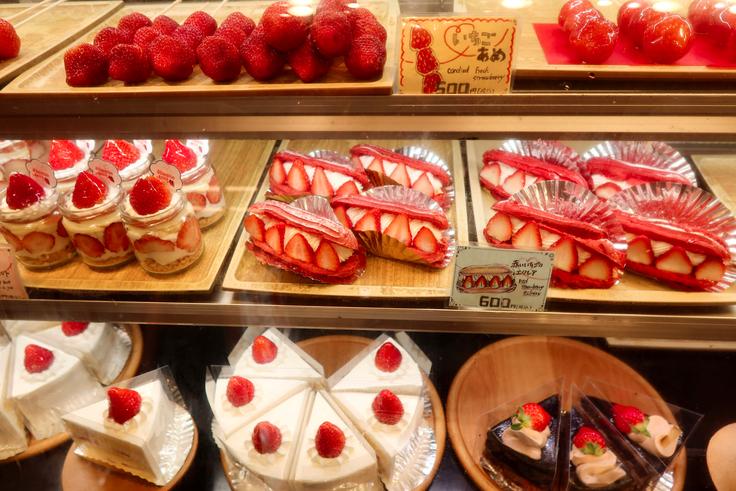 desserts at Strawberry Mania Osaka