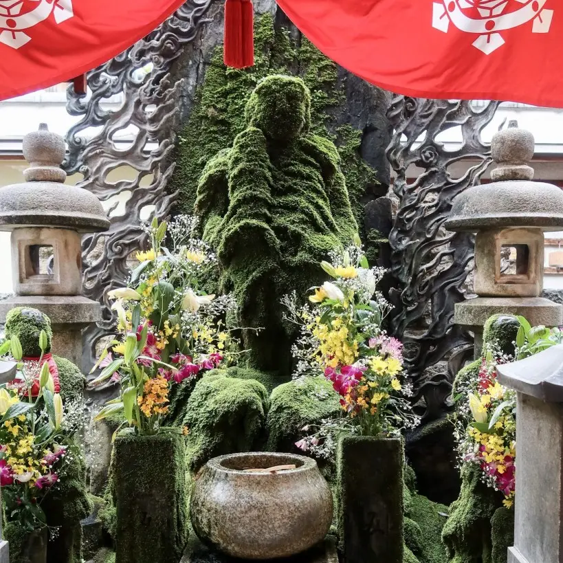 Hozenji Temple - hidden temple in osaka