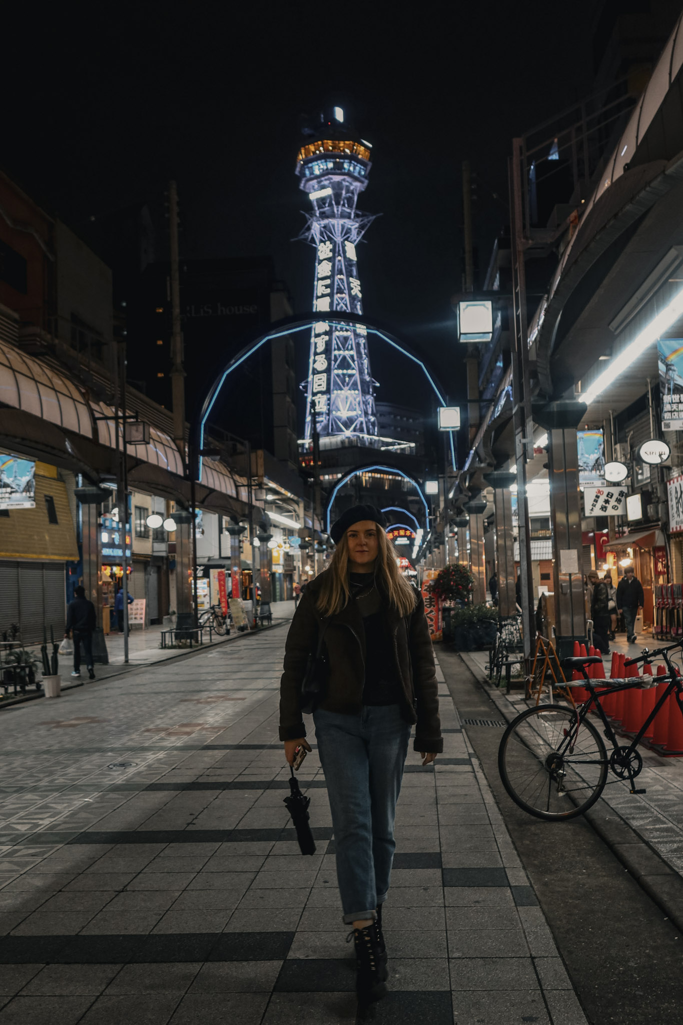 Tsutenkaku tower at night in Shinsekai