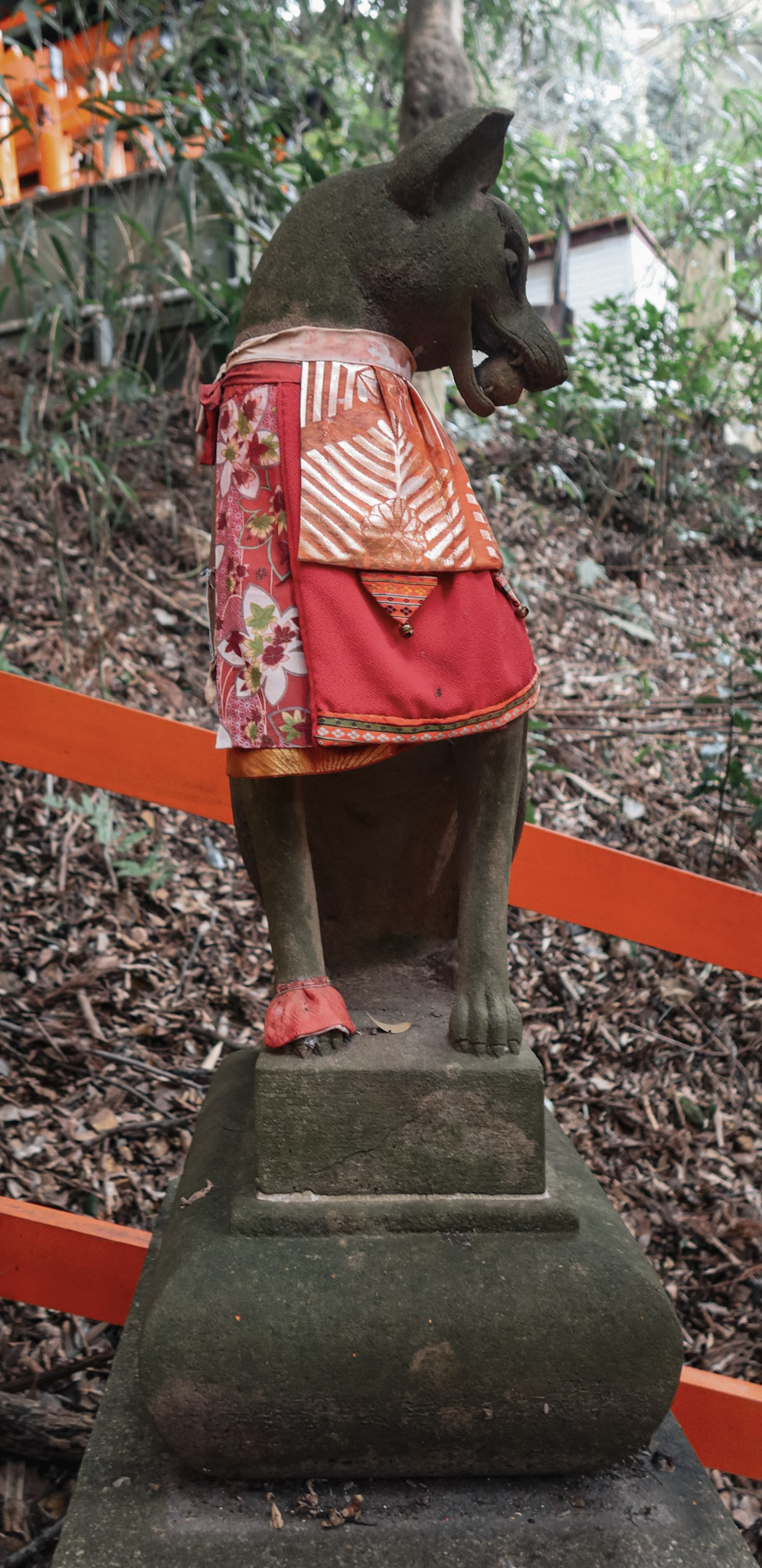 Fox statues of Fushimi Inari | Guide