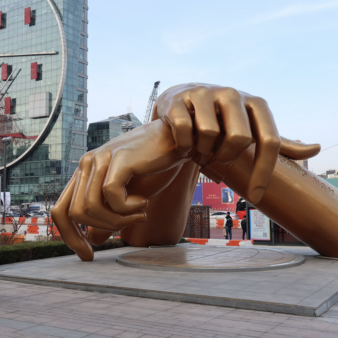 Gangnam style statue - visit this in Seoul