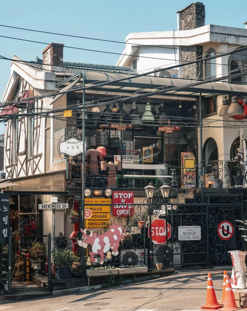 antique street seoul