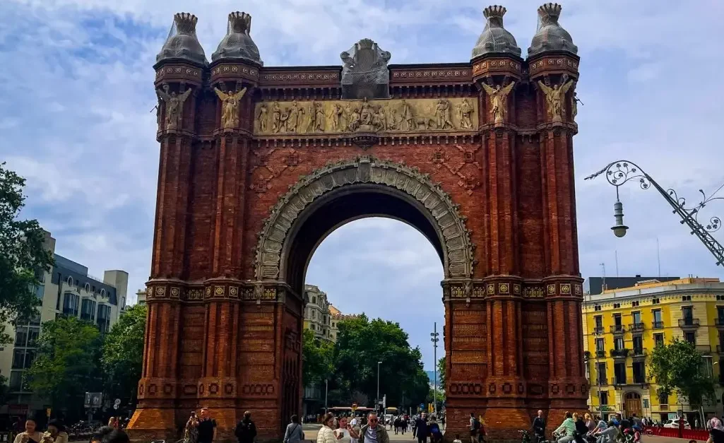 Arch De Triomf 3 day barcelona travel guide 