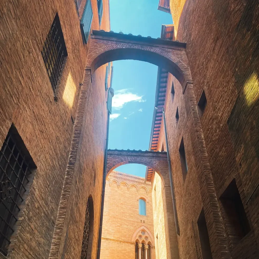 Chiasso del Bargello one day siena itinerary