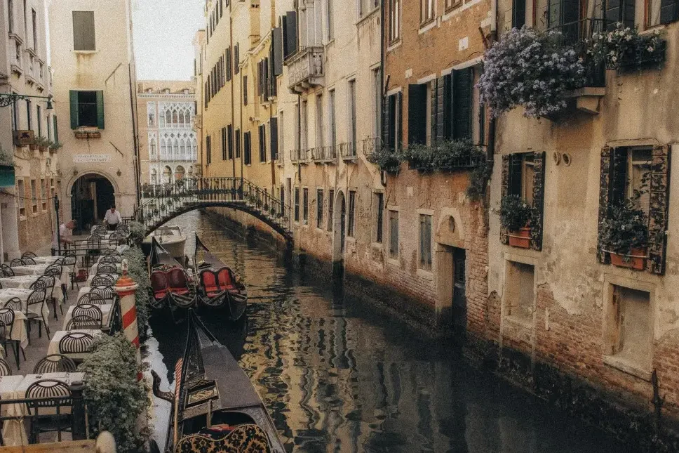 canal restaurant in venice