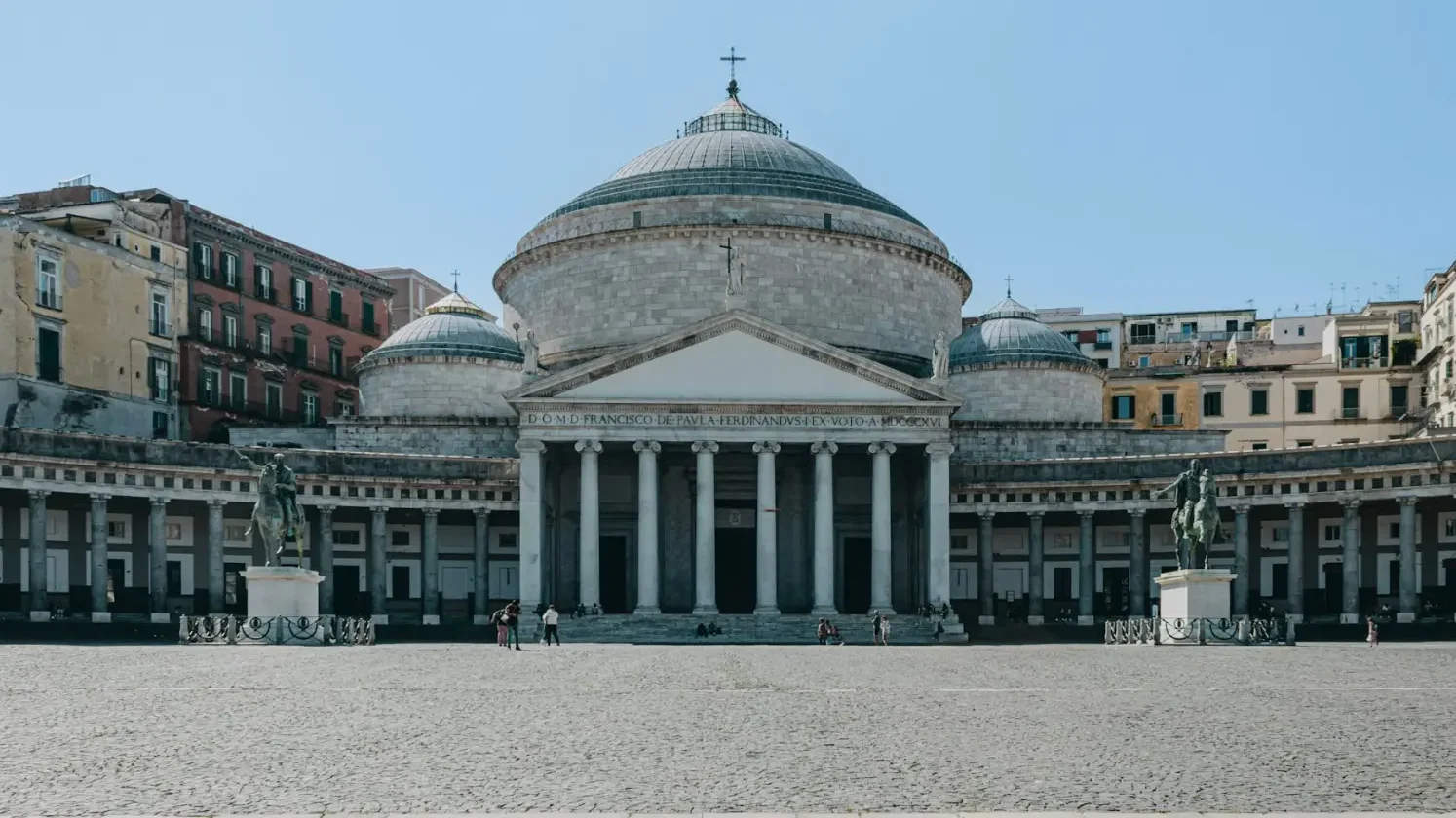 Piazza del Plebiscito a quick stop on this 1. day naples itinerary