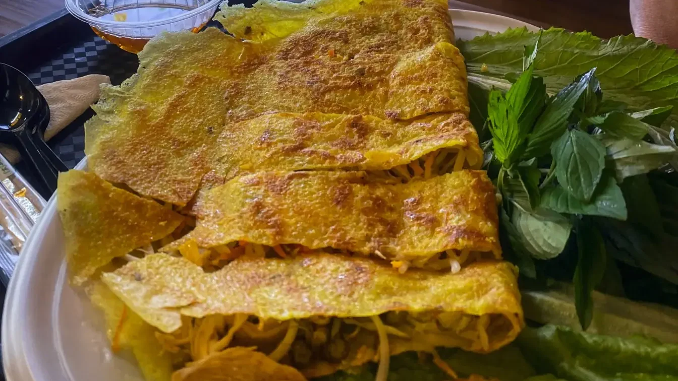 banh xeo street food ho chi minh