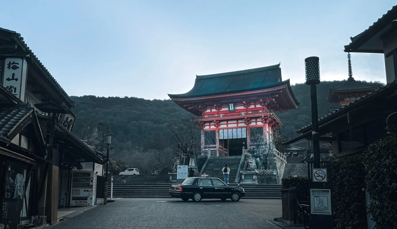 Kiyomizu-dera main gate - must visit 1 day in kyoto