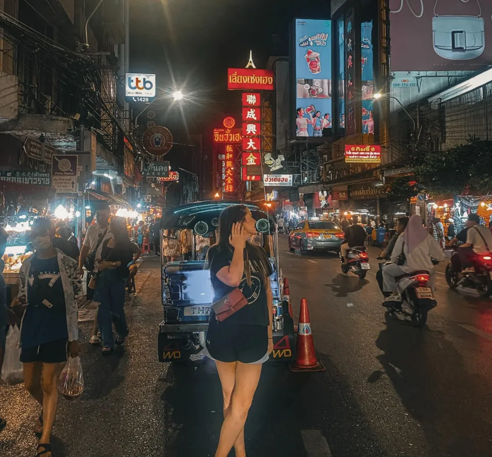 yaowarat road at night
