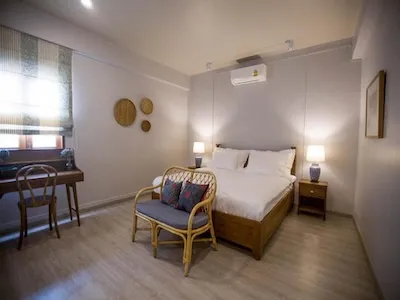 Vera Nidhra, great-value modern hotel on the west bank in Khlong San Bangkok