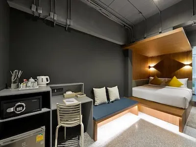silom hotels bangkok large room
