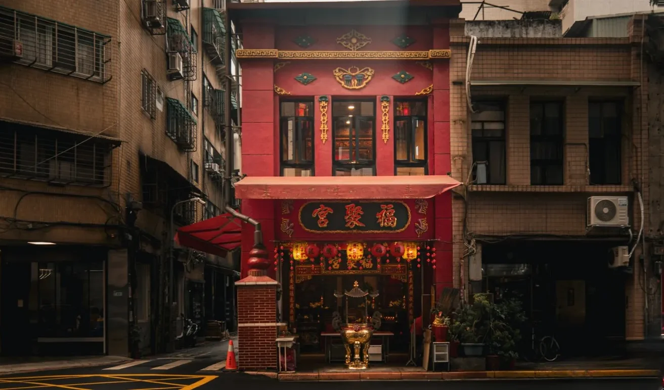 visits Taipeis oldest street during your day in taipei