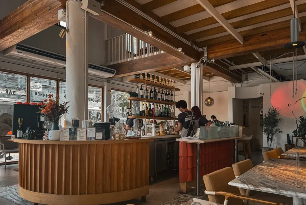 where to eat in siLOM