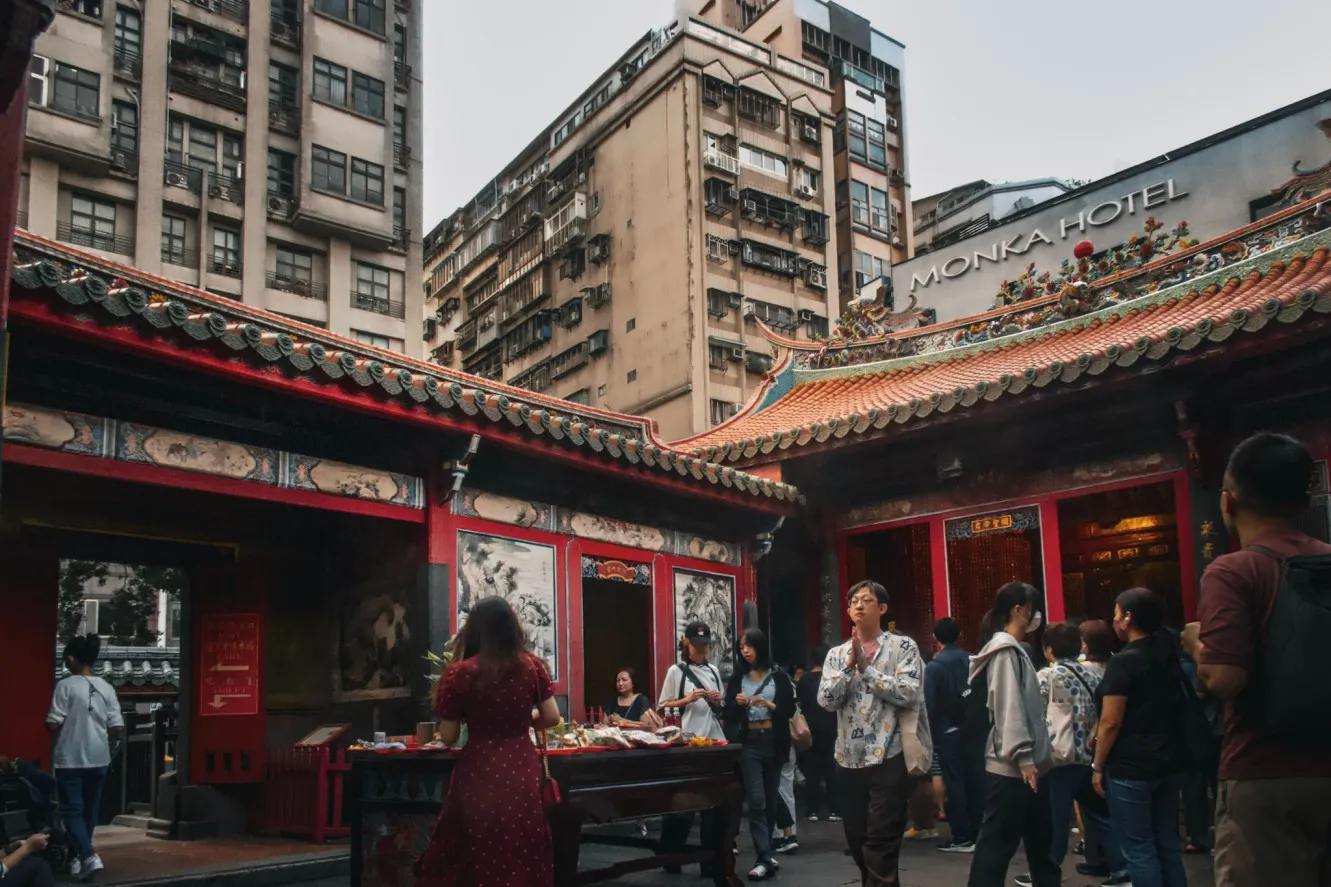 inside longshan temple