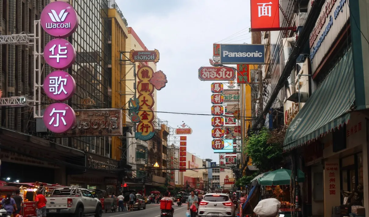 yaowarat street 24 hours in bangkok