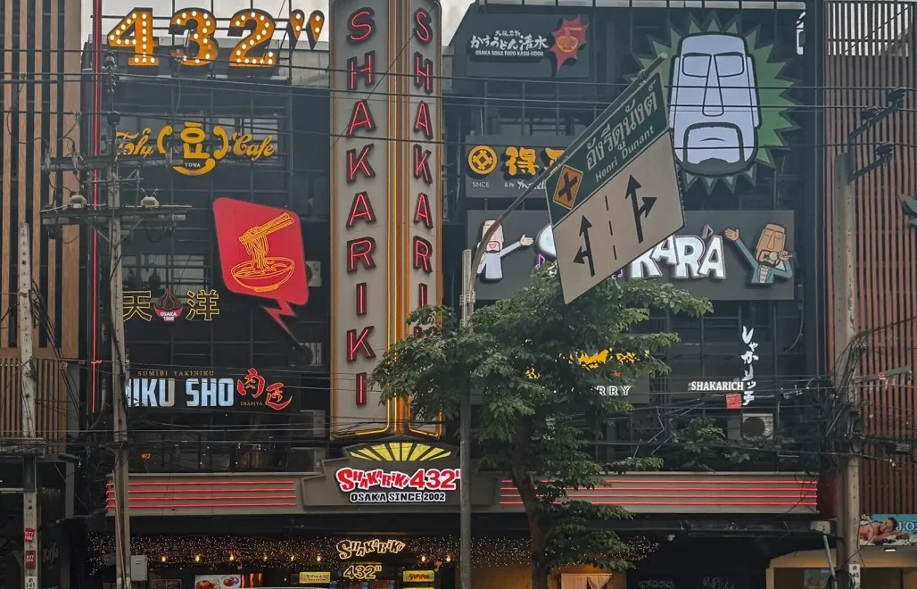 things to do in silom bangkok