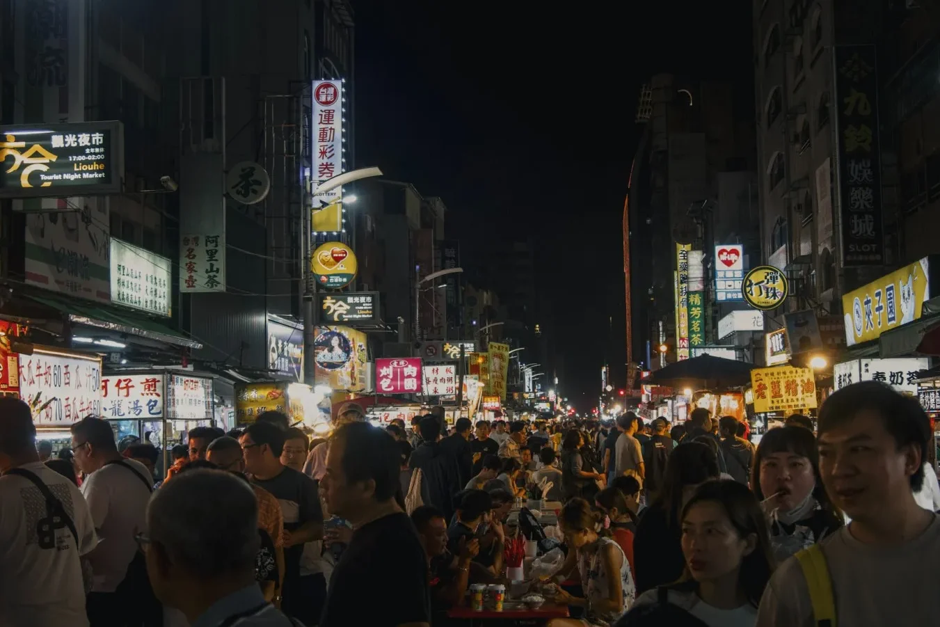 how busy is liuhe night market