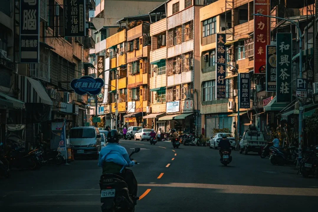 busy streets of kaohsiung