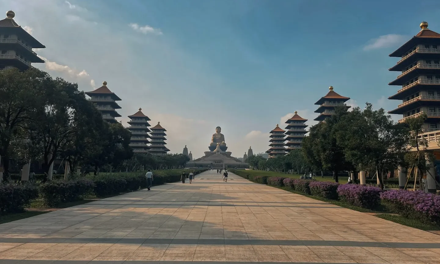fo guang shan  taiwan buddhist temple