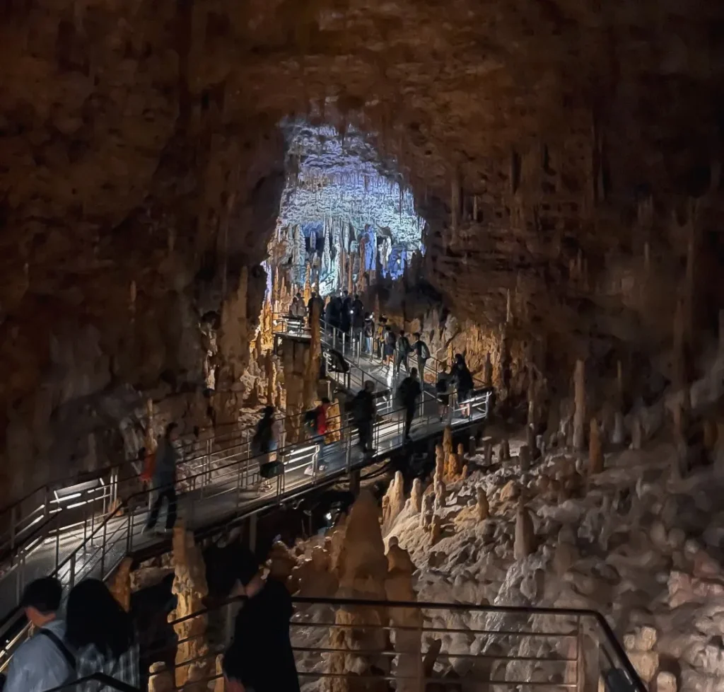 Gyokusendo Cave