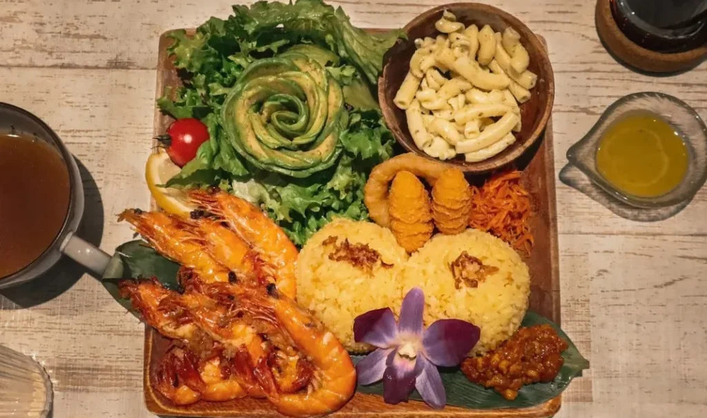 where to eat american village chatan