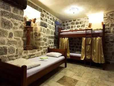 cheap places to stay in kotor
