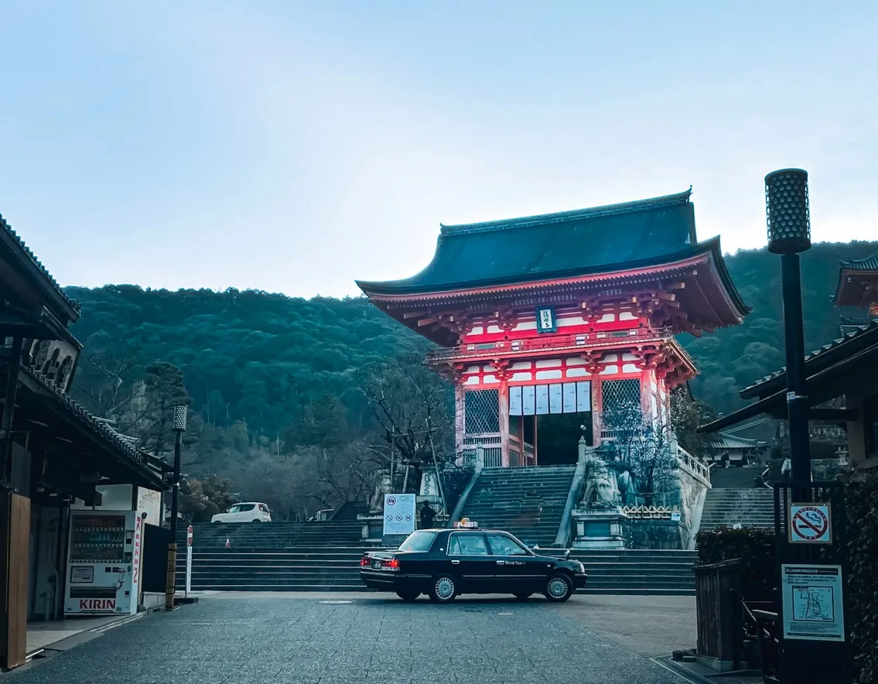 entrance to Kiyomizu-dera Temple