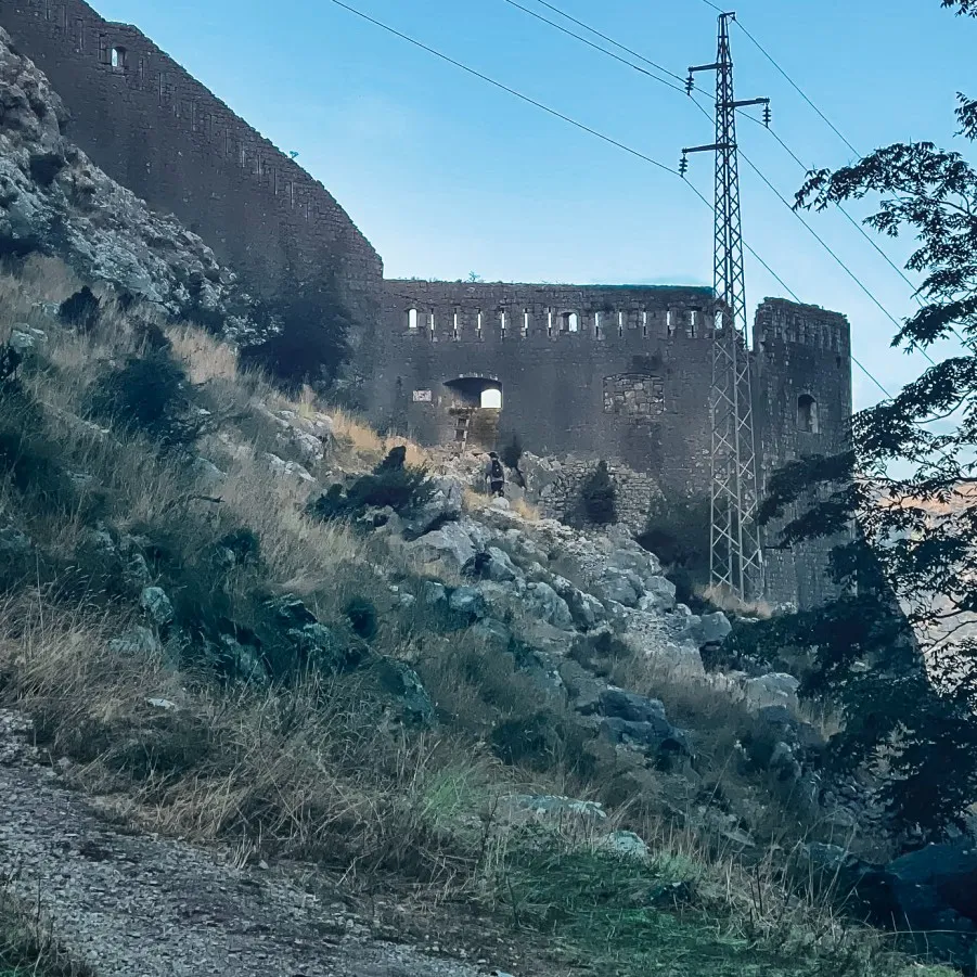 ladder of kotor free entrance to fortress