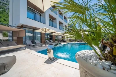 midrange hotel dobrota