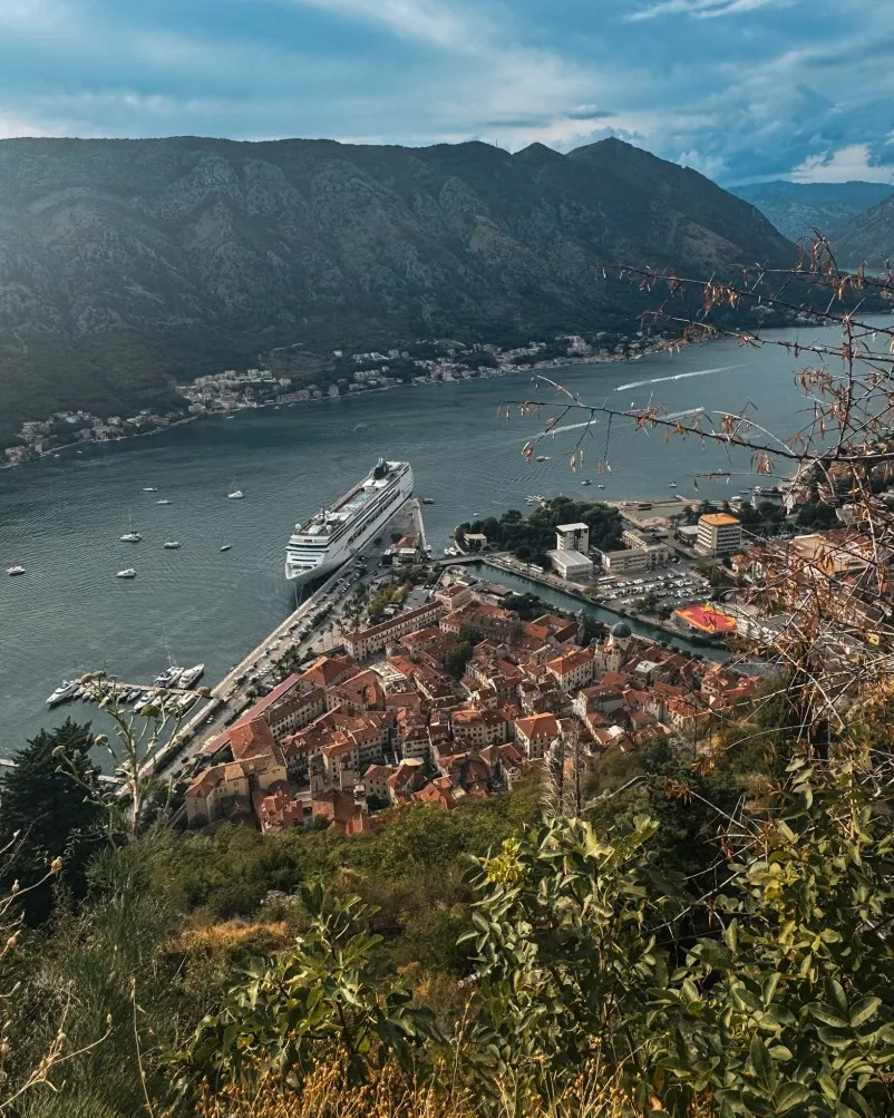 how to hike ladder of kotor for free