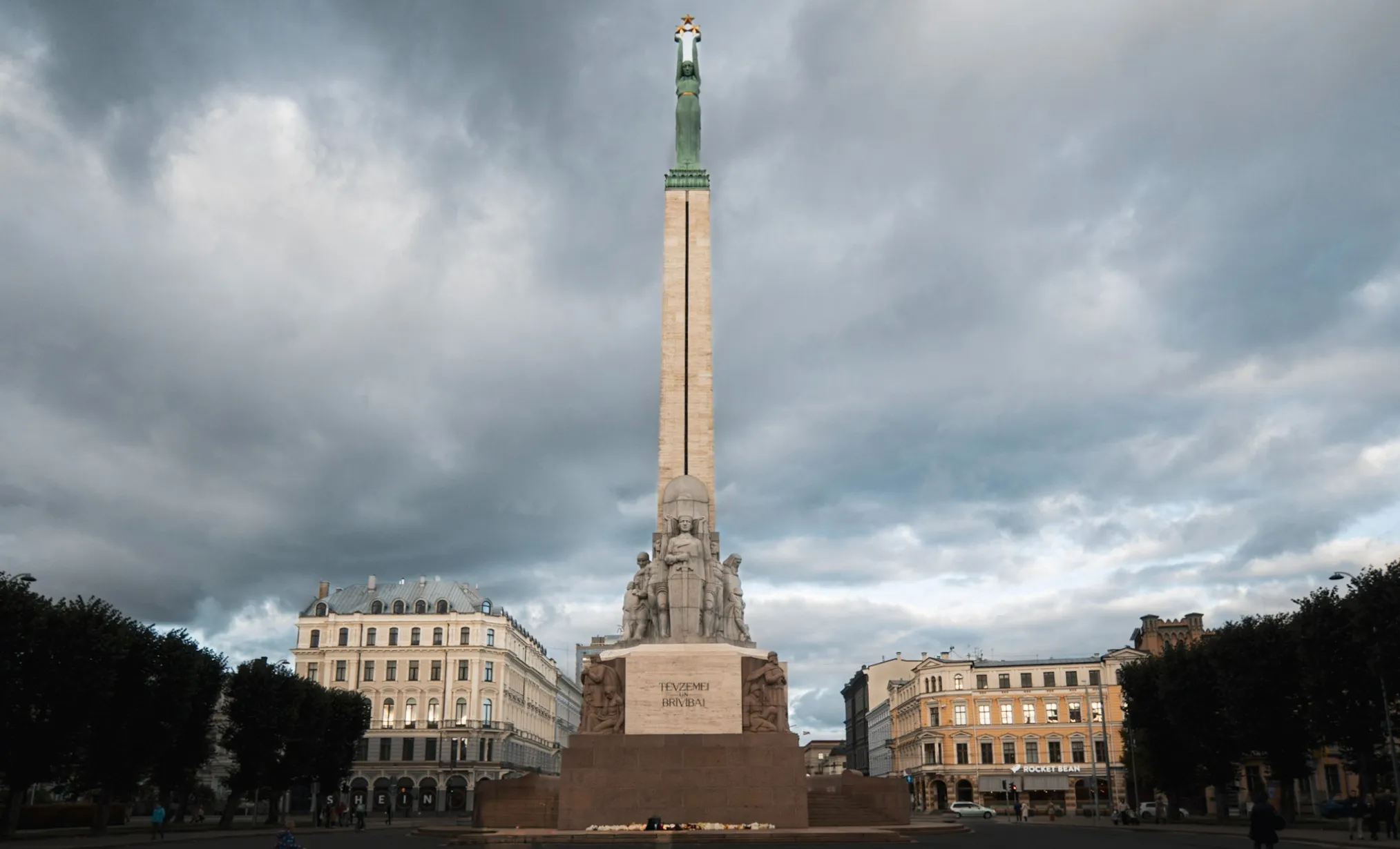 monument in centrs riga