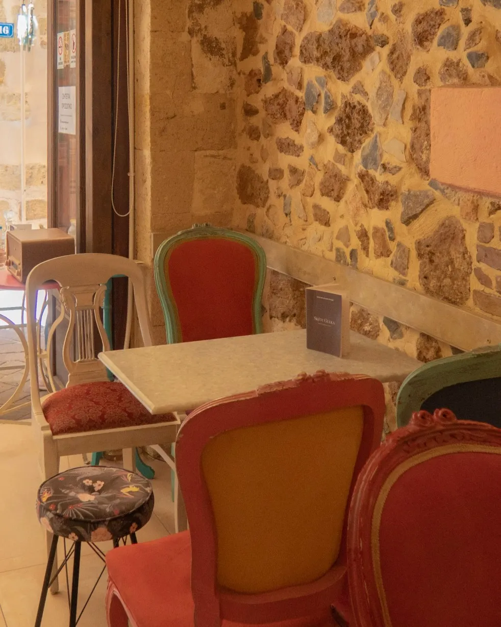 indoor seating Sketi Glyka
