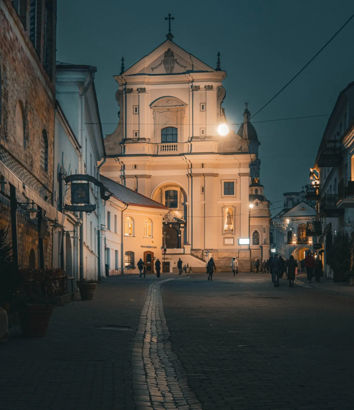 things to do in vilnius cobblestone streets at night