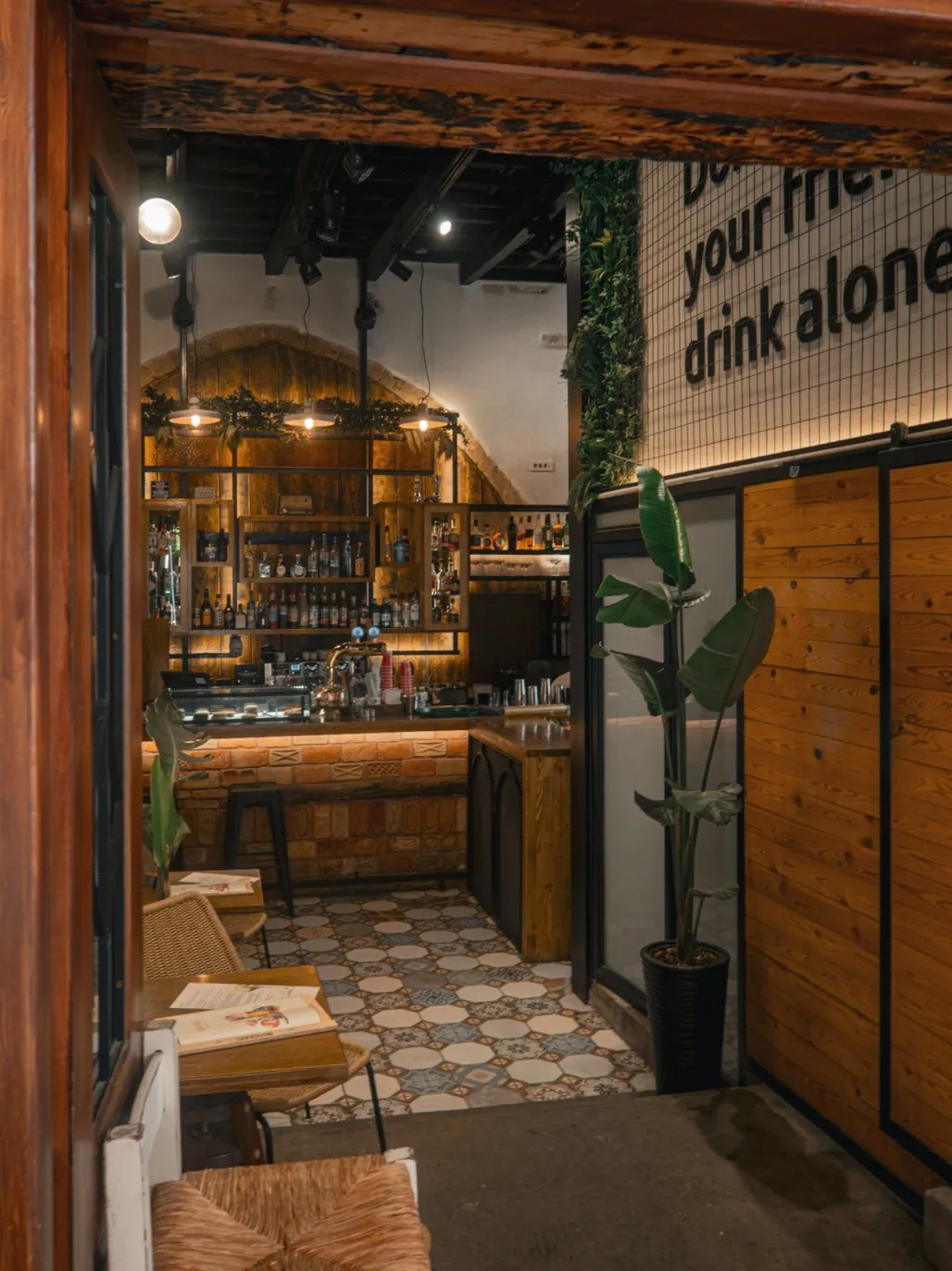 inside to brikaki