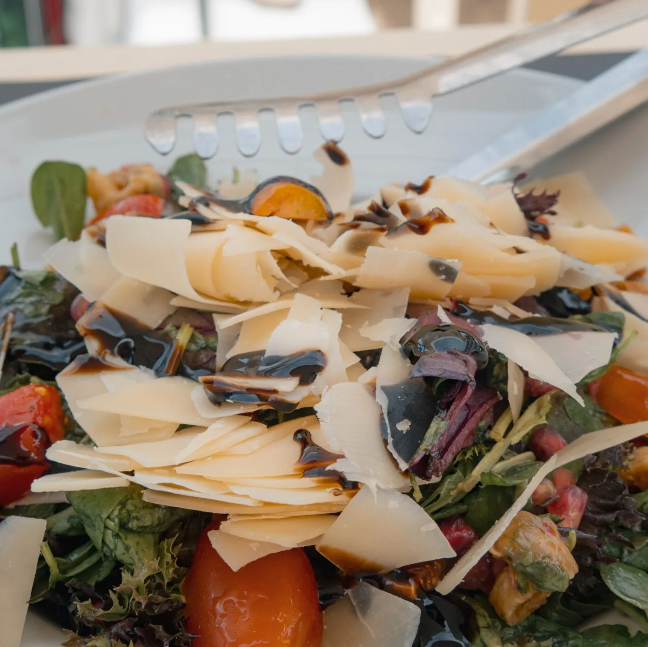 manos tavern salad nea chora