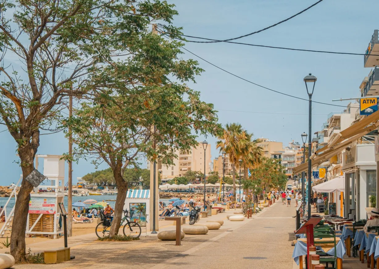 where to stay beside the beach in chania