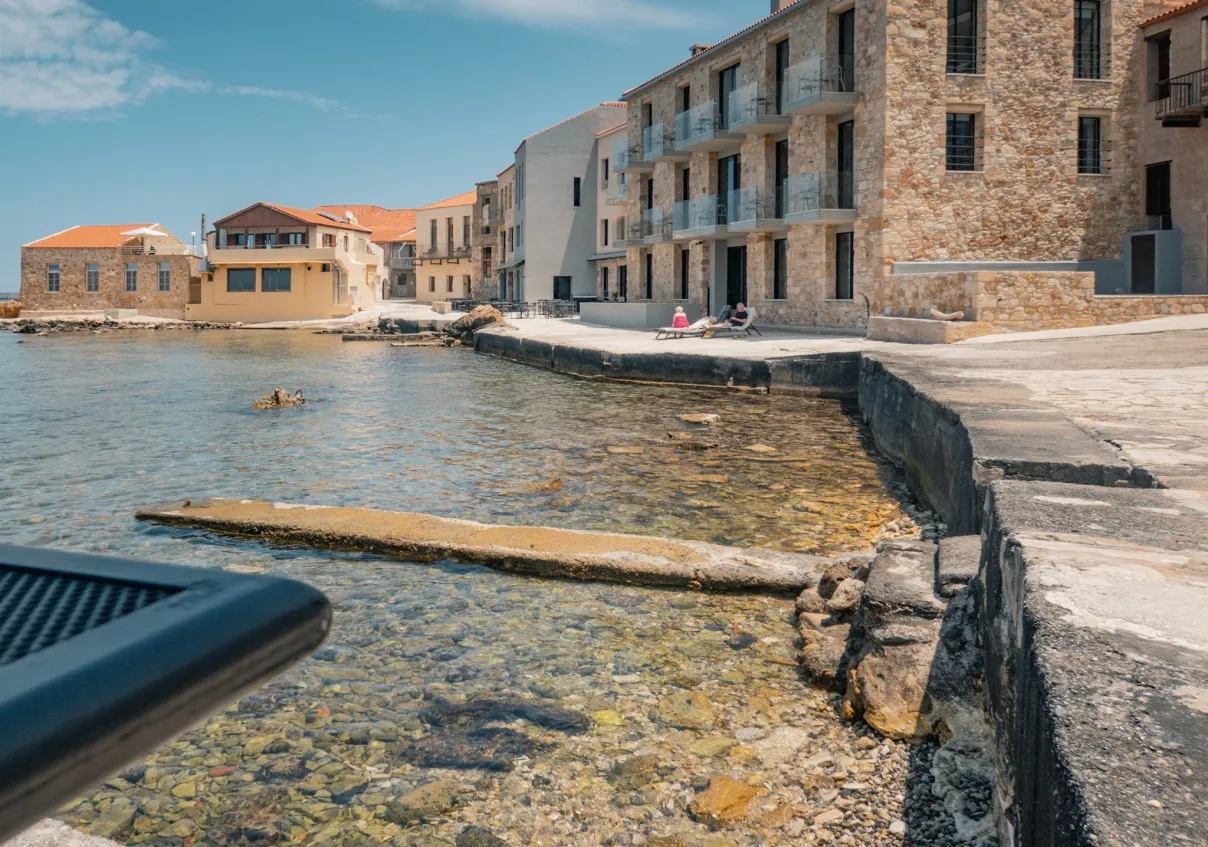 outdoor seating in Nafsithea Tabakaria chania