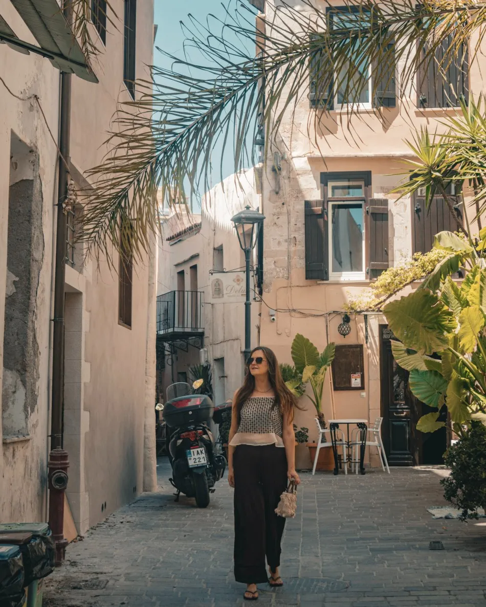 tara o'reilly visiting old town chania Splantzia