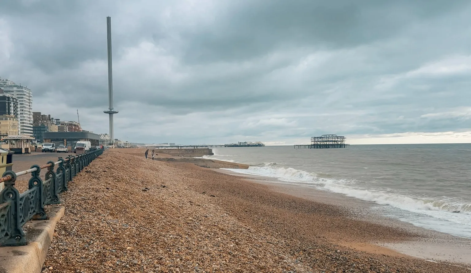 brighton beach and i360 tower
